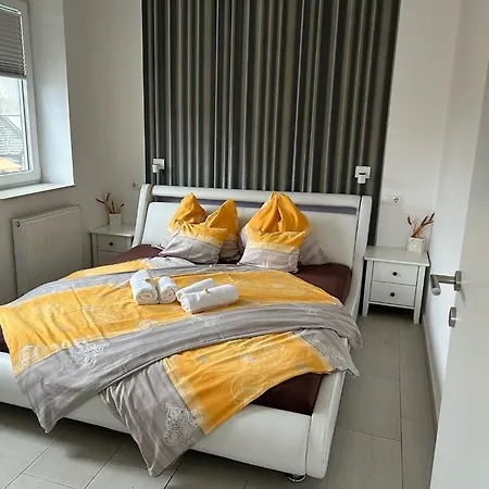 Azur Haz Viola Apartman Sarvar Exterior photo