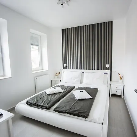 Azur Haz Viola Apartman Sarvar Exterior photo