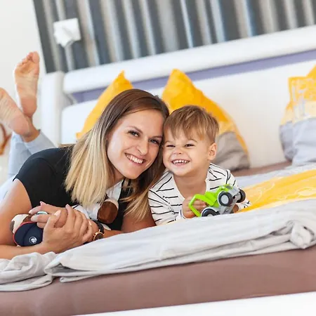Azur Haz Viola Apartman Sarvar Exterior photo